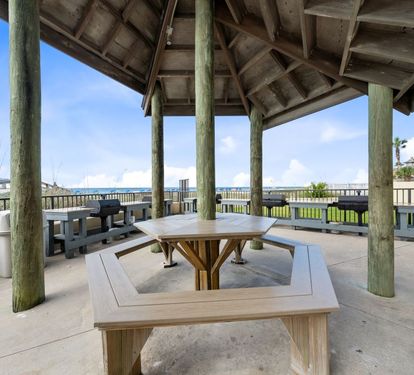 7 Phoenix I BBQ and Picnic Tables