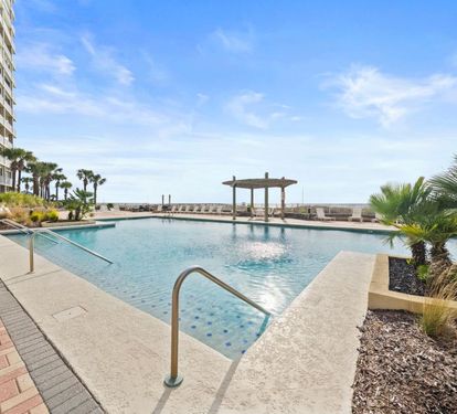 1 White Caps Outdoor Pool