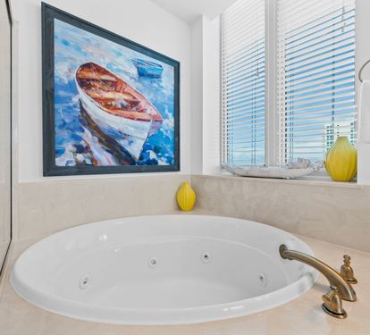 Lagoon Tower 902 Primary Bath with Jetted Soaking Tub