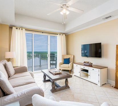 Wharf 713 Living Room with Balcony Access and Water Views