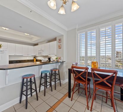 Crystal Tower 1101 Dining-Kitchen