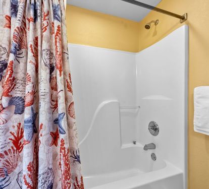 Crystal Tower 1809 Primary Bathroom with Tub Shower Combo