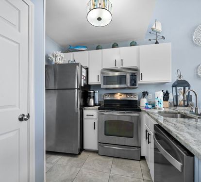 10 Grand Beach Penthouse 3 Kitchen