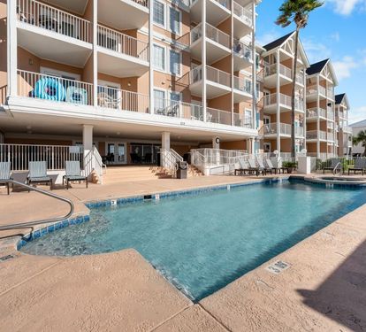 7 Grand Beach Resort Outdoor Pool