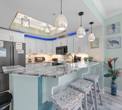 Crystal Tower 601 Kitchen Counter Seats 3