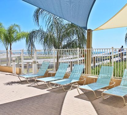 1 - Outdoor Pool with Sun Shade (4)