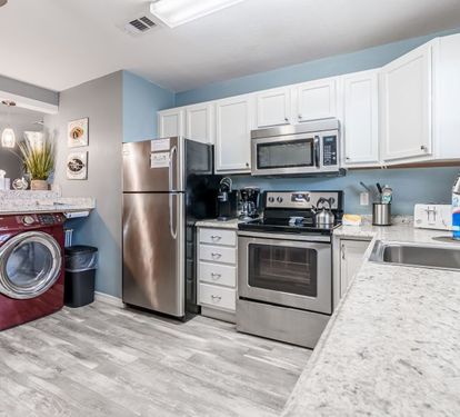 Gulf View 19 Full Kitchen & Laundry with Full Size Washer + Dryer