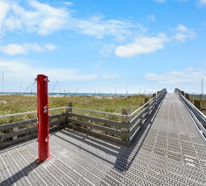 18 PHIII BOARDWALK BEACH SHOWER