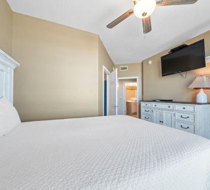 19 Crystal Shores West 108 Bedroom 2