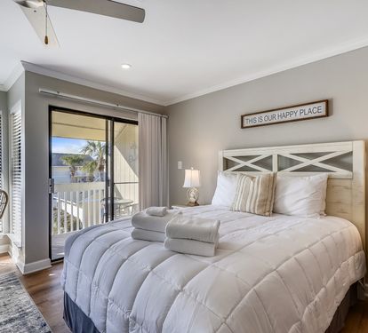 Living room/Sleeping Area