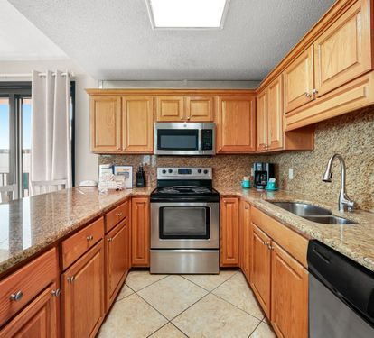 12 Phoenix East 1201 Kitchen