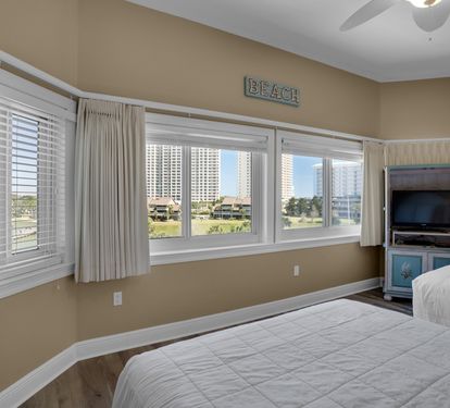 Guest Bedroom #2 with 2 Double Beds and Flat Screen TV