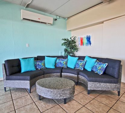 6 - Lobby