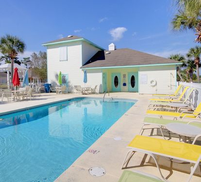 01 Community Pool & Clubhouse