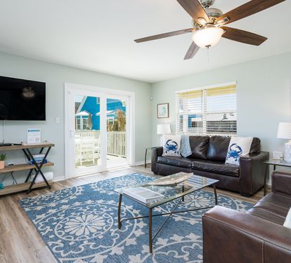 Endless Summer Living Room with Queen Sleeper