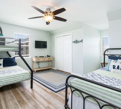 Endless Summer Bedroom 3 with Twin + Twin-over-Full Bunk Bed