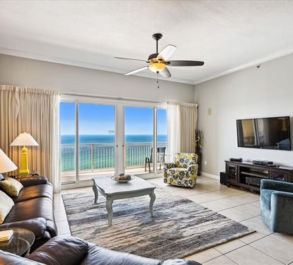 Spacious Oceanview Lounge