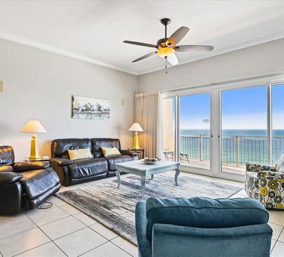 Spacious Oceanview Lounge