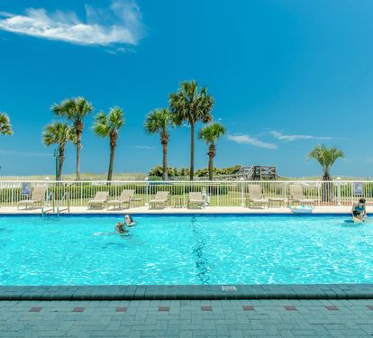 Inviting pool at Destin on the Gulf 