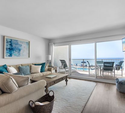 Living area with amazing view