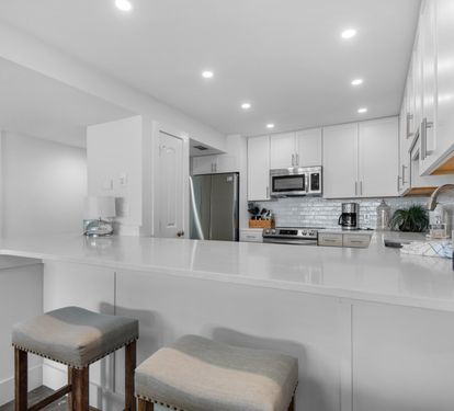 Kitchen with counter seating