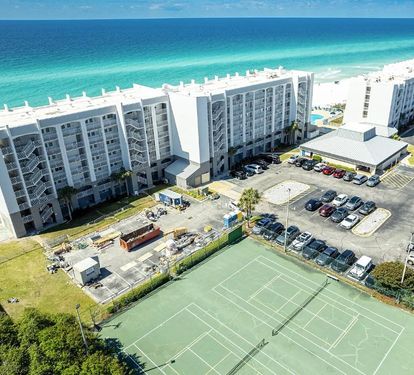 Complex Tennis Courts
