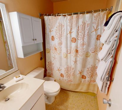 Bathroom 1 (Hallway)