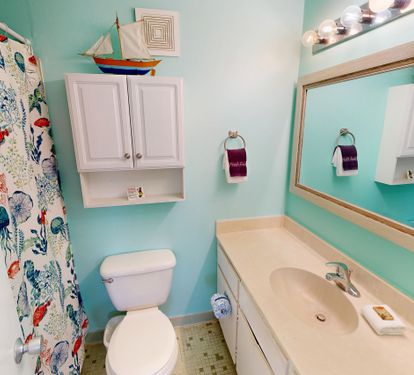 Bathroom 2 (Connected to Bedroom 3)