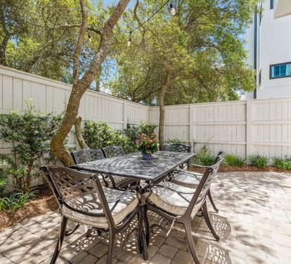 Al Fresco Dining - Seating for 6!