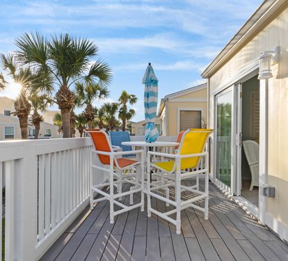 Upper Deck - Table and Chairs