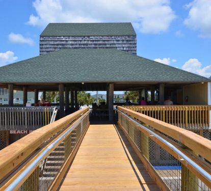 Rick’s Sand Trap Bar & Grill — A relaxed beachfront hangout serving casual bites and cold drinks with Gulf views, perfect for lunch, happy hour, or sunset sips steps from the sand.