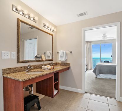 Elegant Spa-Like Bath
