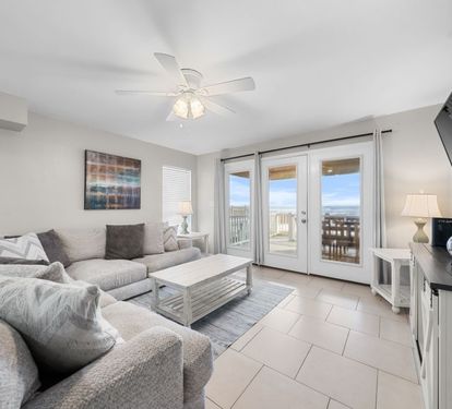 Bonhomme Richard East Living Room