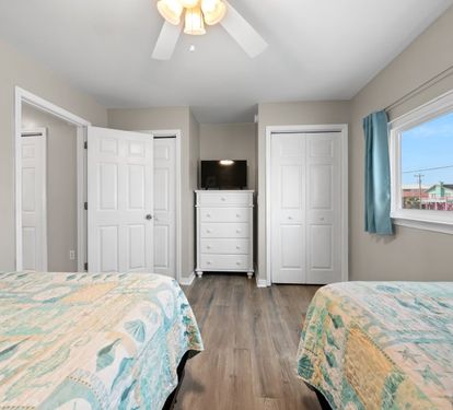 Bonhomme Richard East Bedroom 2 with a Twin and Queen Bed