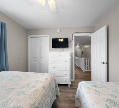 Bonhomme Richard East Bedroom 3 with Twin & Queen Bed