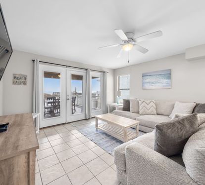 Bonhomme Richard West Living Room