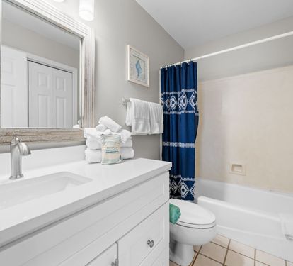 Bonhomme Richard West Primary Bathroom with Tub Shower Combo