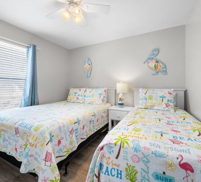 Bonhomme Richard West Bedroom 2 with 1 Twin and 1 Queen