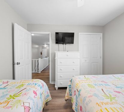 Bonhomme Richard West Bedroom 2 with 1 Twin and 1 Queen
