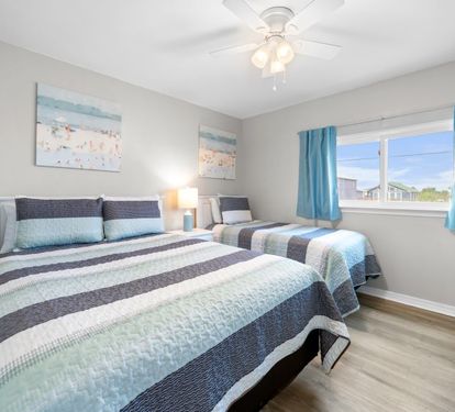 Bonhomme Richard West Bedroom 3 with 1 Twin and 1 Queen Bed