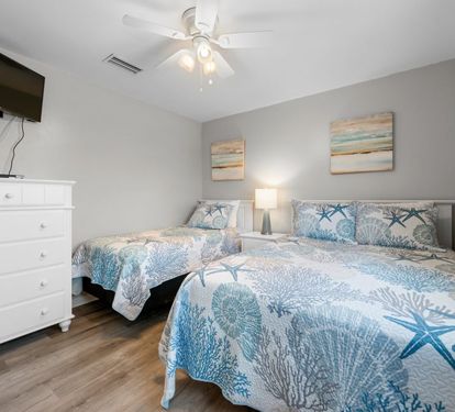 Bonhomme Richard West Bedroom 4 with 1 Twin and 1 Queen Bed