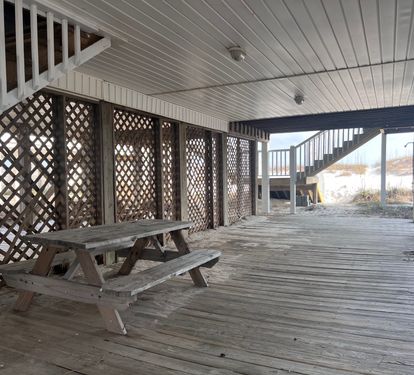 Bonhomme Richard West Covered Picnic Table + Outdoor Shower