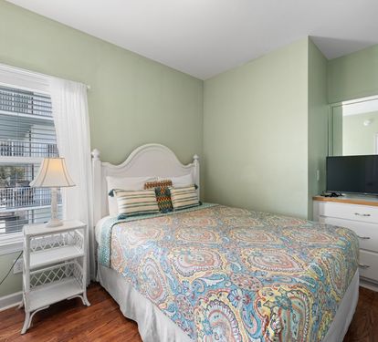 On Golden Pond 8A Bedroom 4 with Queen Bed