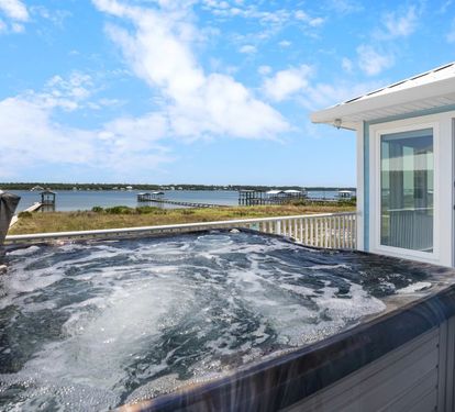Laguna Beach Daze Sunroom Deck with Hot Tub