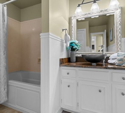 Laguna Beach Daze Bathroom 2 with Tub Shower Combo