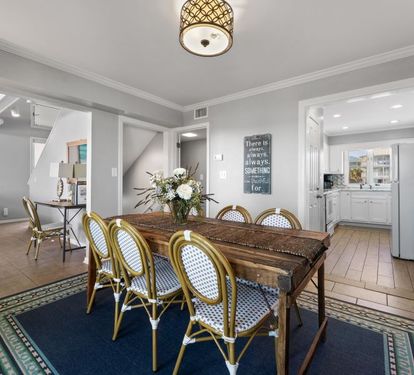 Marilyn's Cottage Dining Room Table Seats 6
