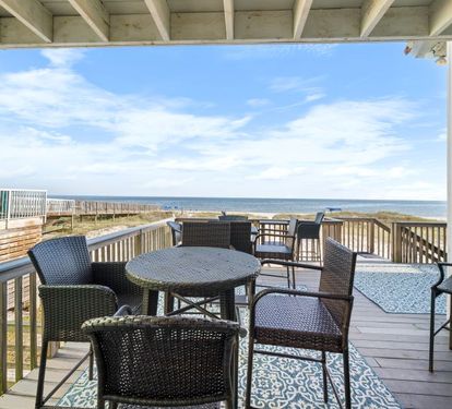 Marilyn's Cottage Outdoor Dining on Deck