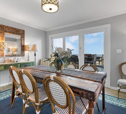 Marilyn's Cottage Dining Room Table Seats 6