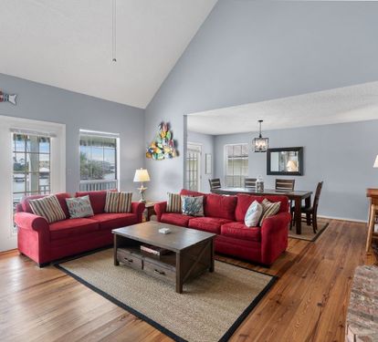 Sunset Daze Living Room with Queen Sleeper