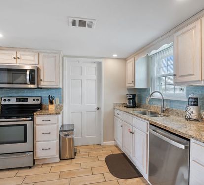 Sunset Daze Fully Equipped Kitchen